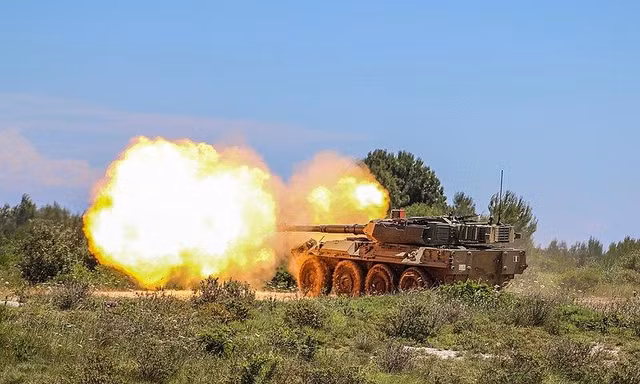 Brazil vung tiền mua hàng trăm xe tăng bánh lốp Centauro II từ Ý