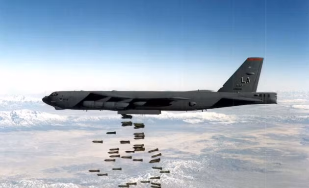 Mỹ điều 'pháo đài bay' B-52 không kích các mục tiêu ở Syria