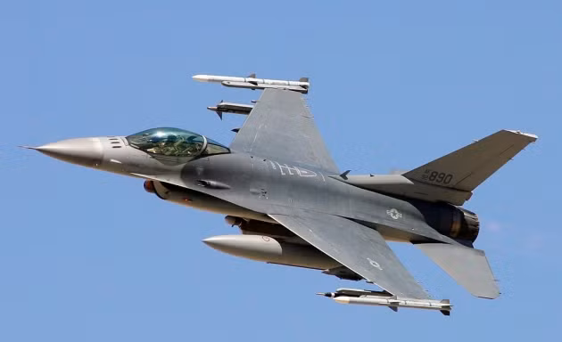 Rộ tin máy bay chiến đấu F-16 bắn nhầm tiêm kích Su-27 của Ukraine