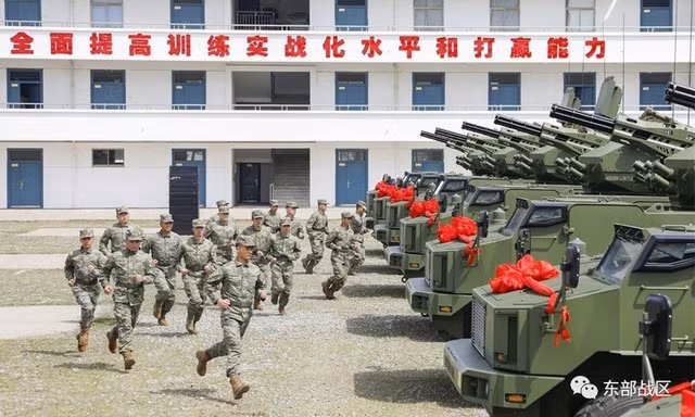 Quân đội Trung Quốc biên chế hệ thống phòng không tự hành mới