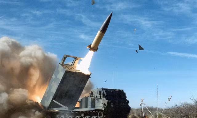 Ukraine tấn công Nga bằng tên lửa tầm xa ATACMS