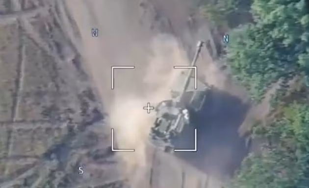 UAV Nga phá hủy pháo tự hành AHS Krab của Ukraine 