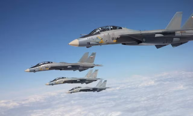 Máy bay trinh sát Mỹ quay đầu sau khi 'chạm trán' máy bay chiến đấu Iran