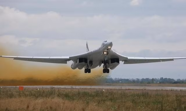 Vì sao Ấn Độ quan tâm đến ‘Thiên nga trắng’ Tu-160 của Nga?
