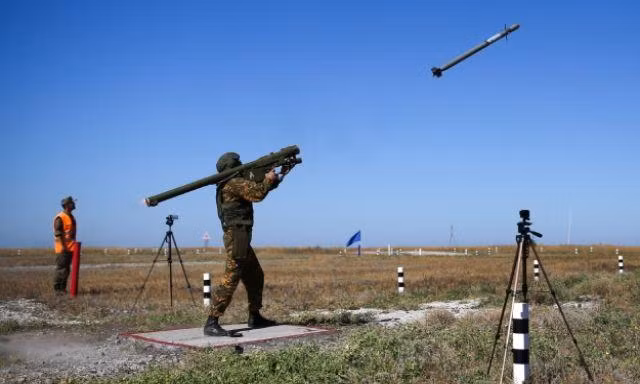Ukraine tung video tên lửa phòng không vác vai MANPADS hạ gục ‘cá sấu’ K-52 của Nga 