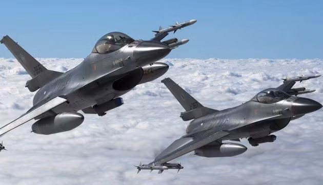 Một thành viên NATO tạm dừng chuyển giao máy bay chiến đấu F-16 cho Ukraine