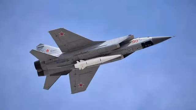 Nga dùng hàng loạt tên lửa Kinzhal tấn công mục tiêu quân sự Ukraine
