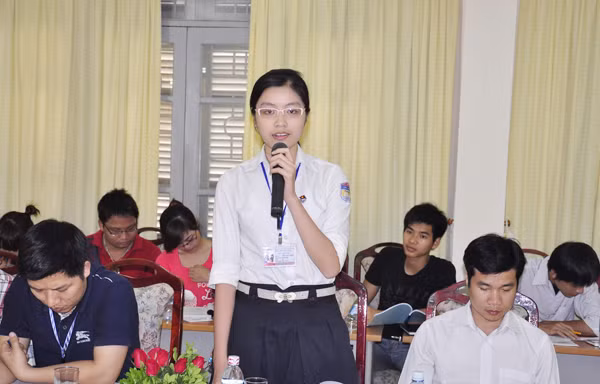 Bạn trẻ góp ý cho Đoàn tại một diễn đàn thanh niên Ảnh: CTV