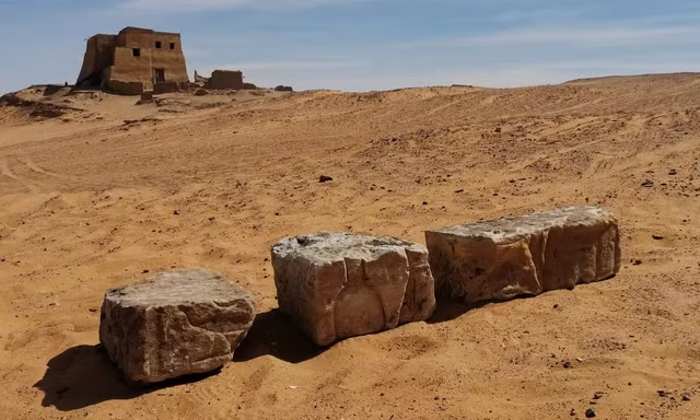 Phát hiện ngôi đền cổ 2.700 năm tuổi với những dòng chữ tượng hình ở Sudan 