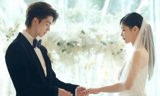 Tiết lộ mới nhất về 'đám cưới' của cặp đôi đẹp nhất màn ảnh xứ Hàn tháng Mười Một