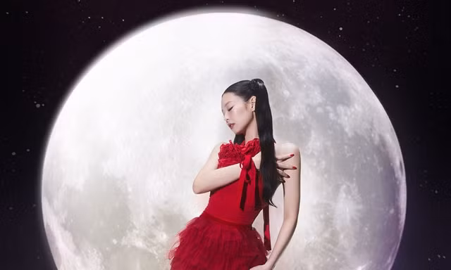 Điều gì đã làm nên một 'ngôi sao' Jennie (BLACKPINK) tại 'Tuần lễ thời trang Paris'