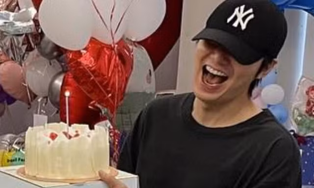 Lee Min Ho khoe những món quà xa xỉ từ người hâm mộ: 'Nhận phải chỉ trích dữ dội'