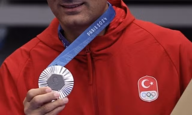 Huy chương bạc Olympic của Thổ Nhĩ Kỳ bất ngờ trở nên nổi tiếng ở Hàn Quốc