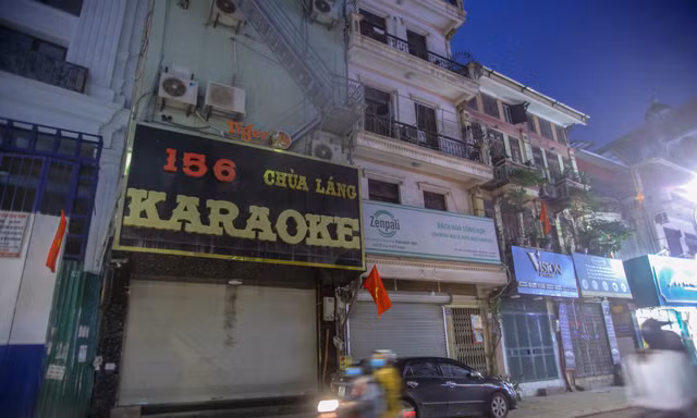 Quán bar, karaoke Hà Nội lại 'ngủ đông' phòng COVID-19