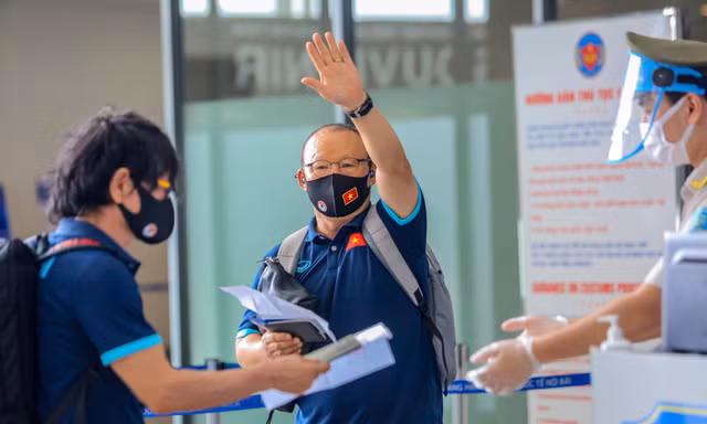Hình ảnh ĐT Việt Nam lên đường sang UAE 'vượt ải' vòng loại World Cup 2022