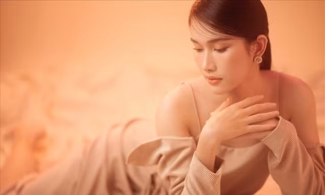 Á hậu Phương Anh gây 'ngỡ ngàng' cư dân mạng nhờ khả năng ngoại ngữ cực 'đỉnh'