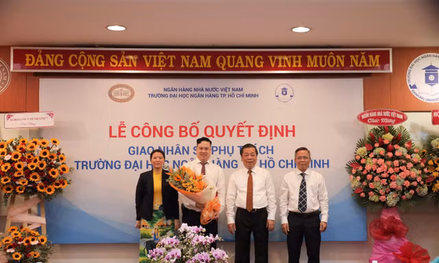 Trường ĐH Ngân hàng TP. HCM có Quyền Hiệu trưởng