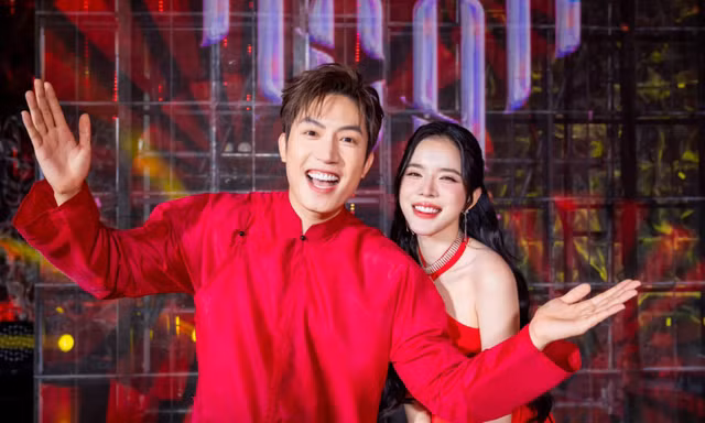 LyLy và Song Luân diễn "tiểu phẩm" bịt mắt, Anh Tú Voi mới là người "căng"