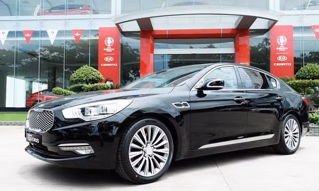 Xế sang tồn kho giảm giá cả nửa tỷ đồng