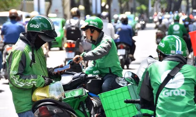 Ngừng dịch vụ gọi xe công nghệ, giao đồ ăn tại Hà Nội