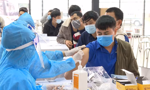 Ninh Bình tăng tốc tiêm mũi 3 cho đối tượng có nguy cơ - Ảnh: HC