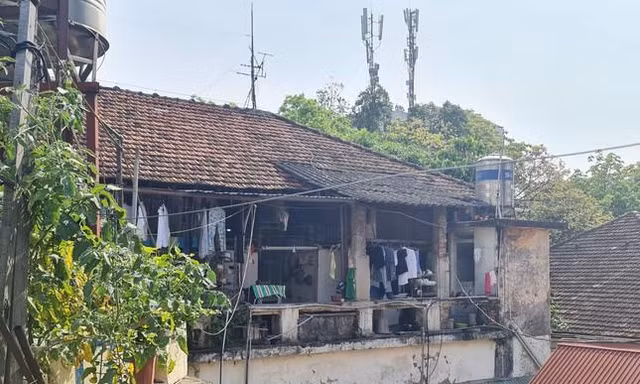 Hàng chục hộ dân sinh sống tạm bợ tại biệt thự cũ tại số 13 Phan Huy Chú
