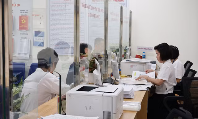 Hà Nội 'chốt hạn' chi trả chế độ cho cán bộ nghỉ việc sau sắp xếp