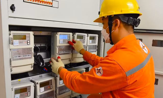 Hà Nội: Tháng 11 thay đổi lịch ghi công tơ điện, giá điện tăng đột biến?