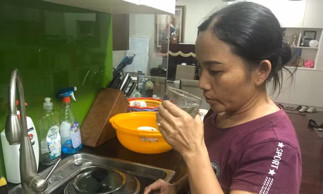 Cư dân phát hiện nước có mùi lạ suốt 2 ngày nay