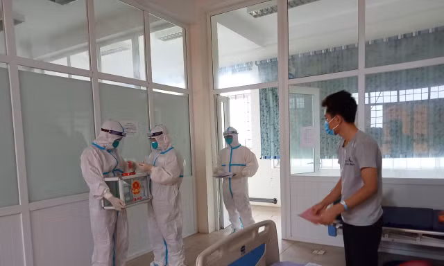 Bầu cử tại một bệnh viện dã chiến tại Vĩnh Phúc