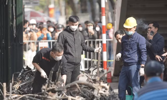 Khám nghiệm hiện trường vụ cháy quán cà phê khiến 11 người tử vong
