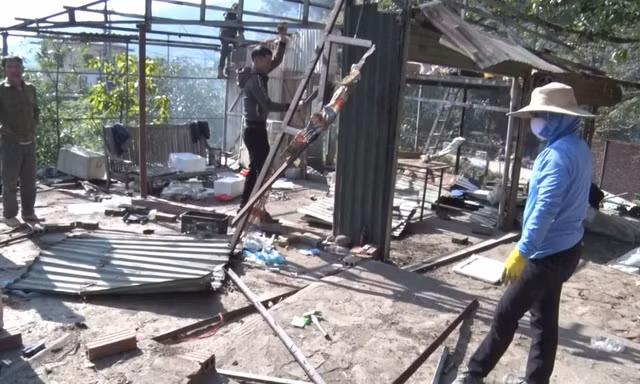 17 hộ dân tháo dỡ 22 gian hàng vi phạm trật tự xây dựng
