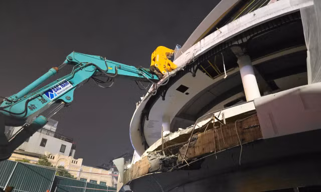 Hà Nội bắt đầu phá dỡ tòa nhà Hàm cá mập