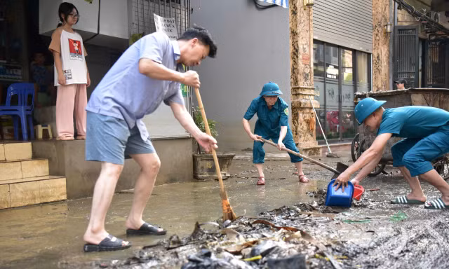 Nước sông Hồng qua Hà Nội xuống dưới mức báo động I