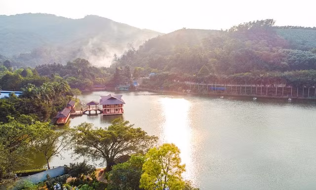 Thắng cảnh Ao Vua tại huyện Ba Vì, Hà Nội