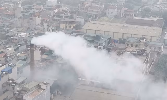 Chủ tịch Hà Nội chỉ đạo 'nóng' vụ nhà máy dệt xả khói gây ô nhiễm khu dân cư