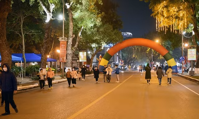 Hà Nội đẩy mạnh du lịch đêm, làm mới không gian đi bộ hồ Hoàn Kiếm