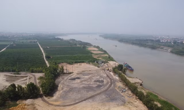 Hà Nội: Bãi trung chuyển cát, than trái phép mở đường vòng để tiếp tục hoạt động chui