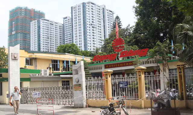 Nhà máy Rạng Đông, cơ sở xin chuyển đổi thành nhà cao tầng nhưng chưa được chấp thuận.