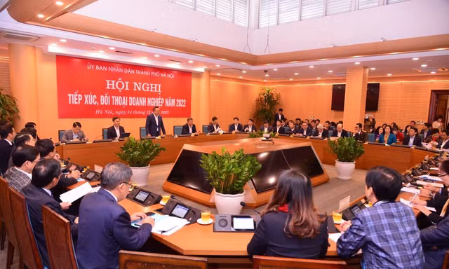 Chủ tịch Hà Nội khẳng định sẽ 'đứng cạnh, đi cạnh' doanh nghiệp