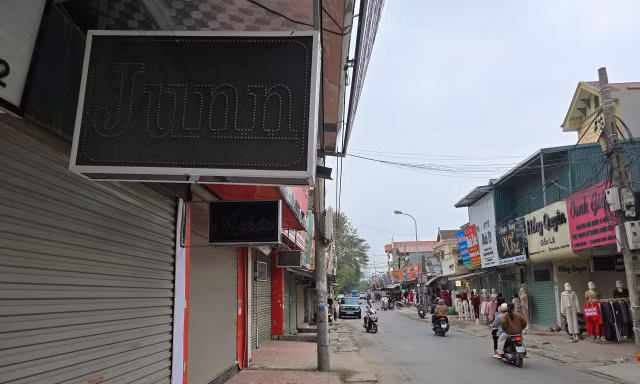 Chợ 'thời trang' lớn nhất miền Bắc: Nghỉ Tết sớm, khắp nơi treo biển cho thuê nhà