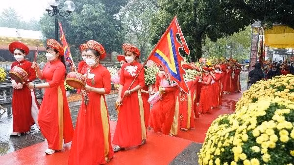 Hà Nội dừng lễ hội đền thờ Hai Bà Trưng, chỉ tổ chức dâng hương