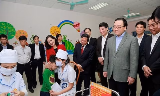 Bí thư Hà Nội trong buổi thăm cơ sở sáng 1/3.