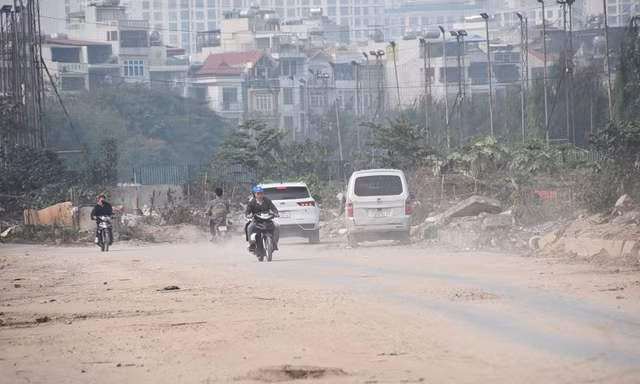 Hà Nội: Con đường nghìn tỉ dang dở, ngập rác và bụi mù mịt 
