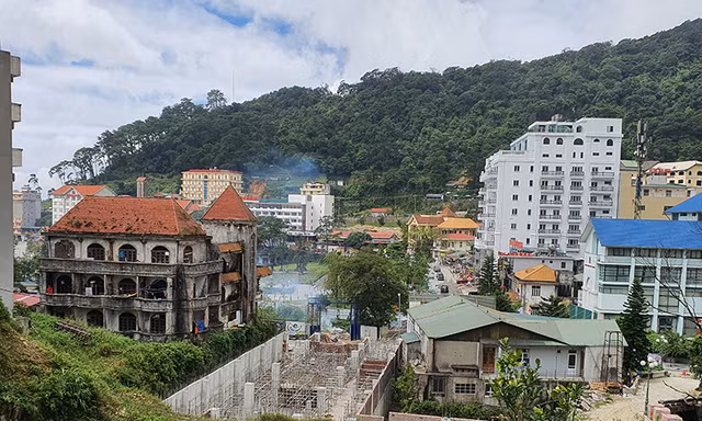 Tận thấy những công trình khoét núi, đổ bê tông kiên cố ở Tam Đảo