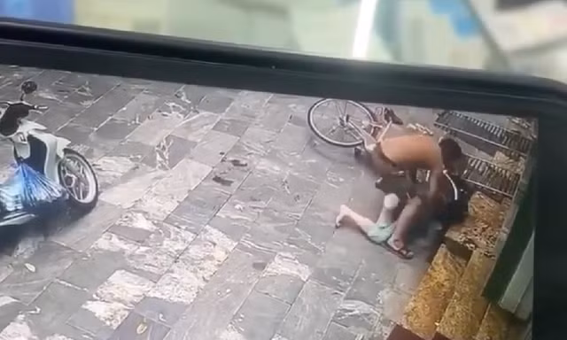 Khởi tố kẻ đâm vợ cũ dã man trên vỉa hè ở Vĩnh Phúc