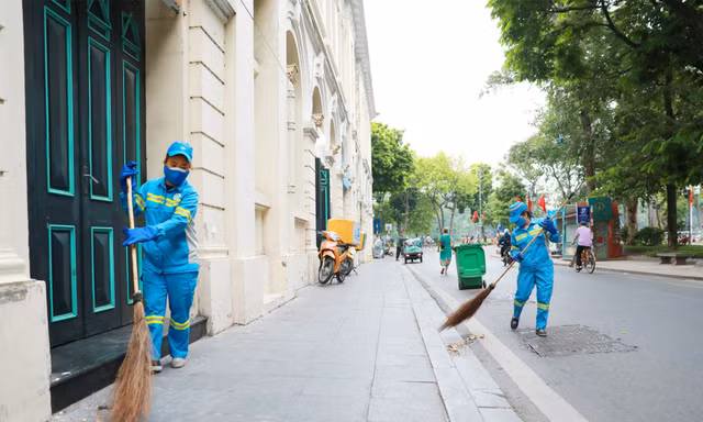 Niềm vui đón Tết của những lao động đêm ngày làm sạch đẹp Thủ đô