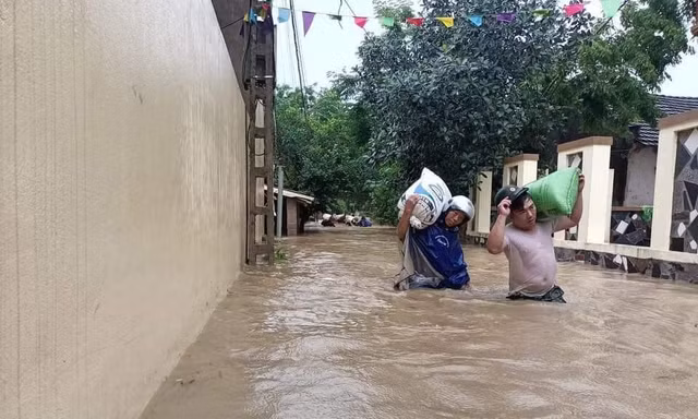 Nhiều khu vực trên địa bàn tỉnh Vĩnh Phúc ngập sâu do mưa lũ