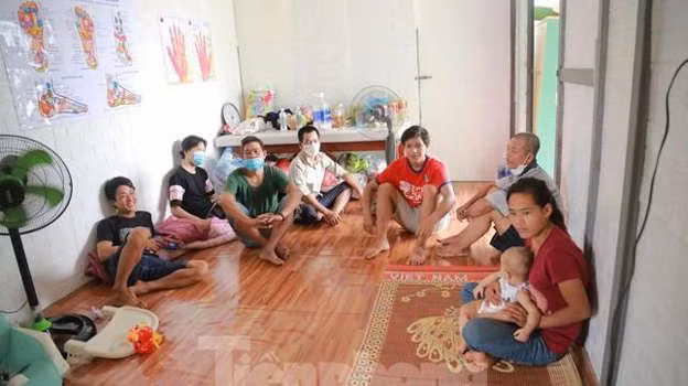 Nhiều người lao động được hỗ trợ quà, tiền thuê nhà. Ảnh minh họa