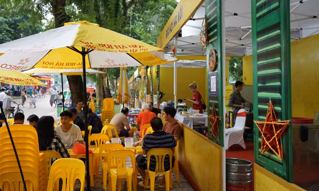 Hơn 20.000 người 'ăn quà' Hà Nội trong 3 ngày